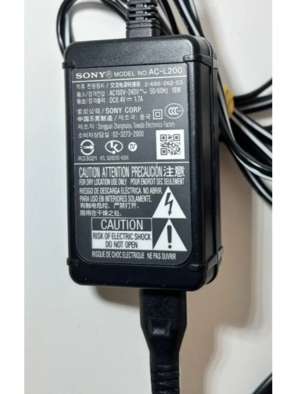 Sony Handycam HDR-PJ260V High Definition Camcorder 55x Zoom Battery + Battery
